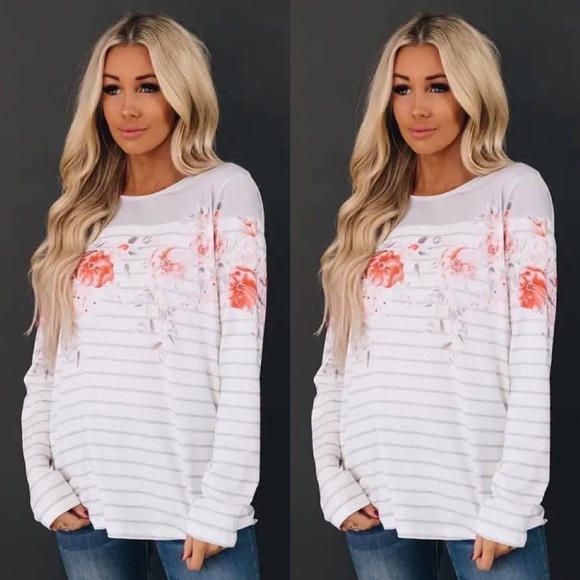 ✨Beautiful Roses Top✨ - Picture 2 of 4